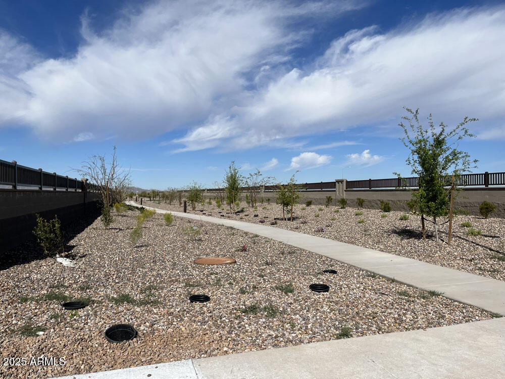 5610 W HOPI Trail