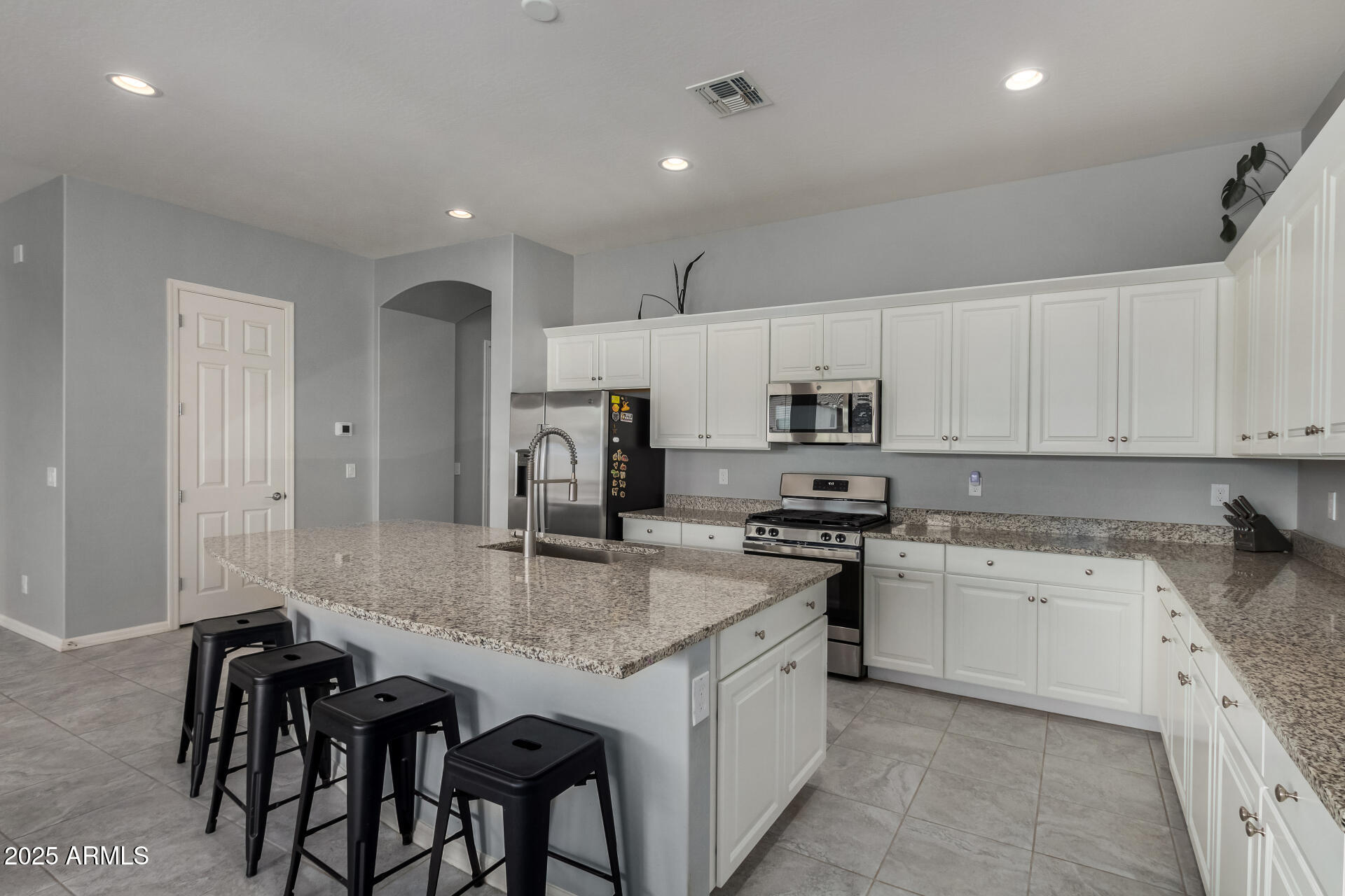 2857 W SANTA FE Drive