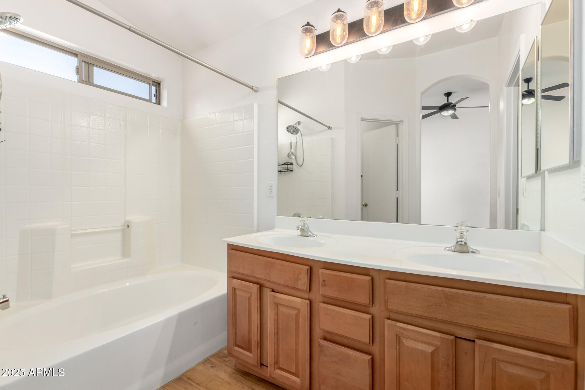 1516 E LA SALLE Street