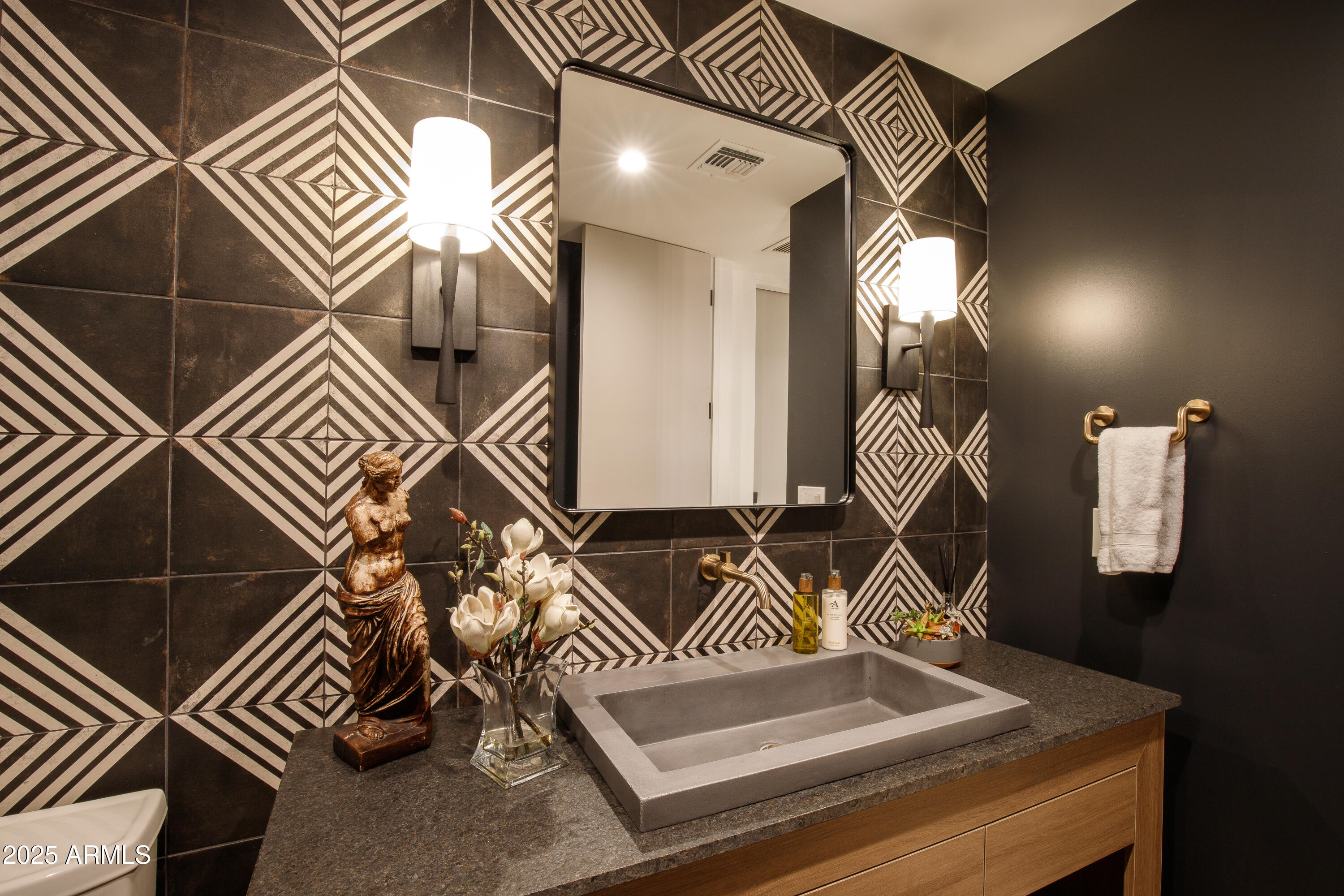 123 E Wagon Wheel Drive