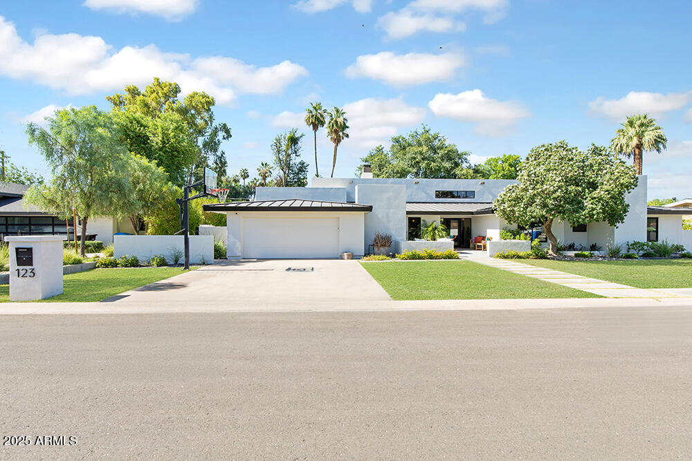 123 E Wagon Wheel Drive