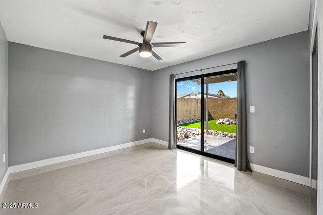 5446 E CAMBRIDGE Avenue