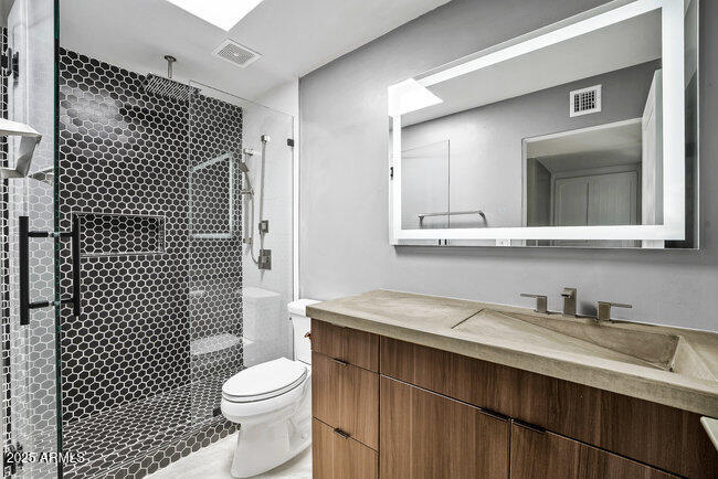 5446 E CAMBRIDGE Avenue