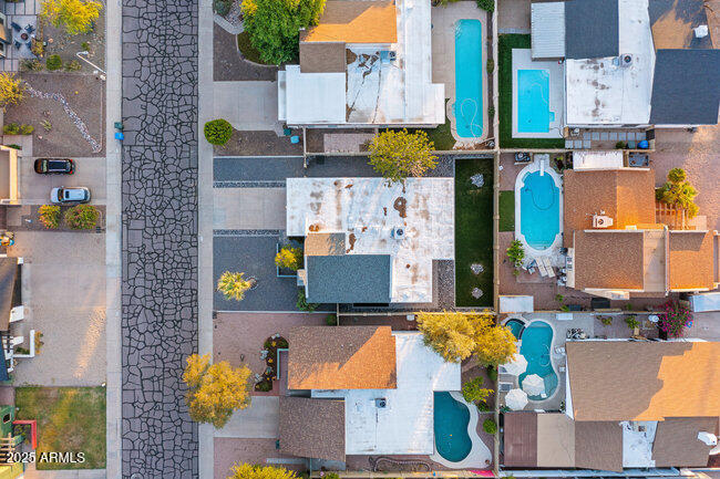 5446 E CAMBRIDGE Avenue