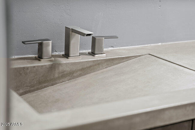 5446 E CAMBRIDGE Avenue