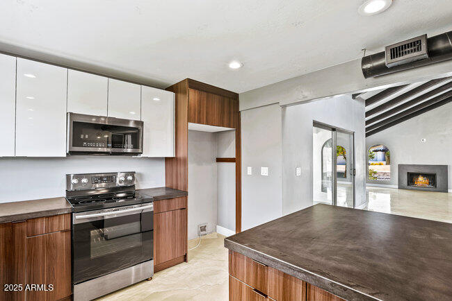 5446 E CAMBRIDGE Avenue