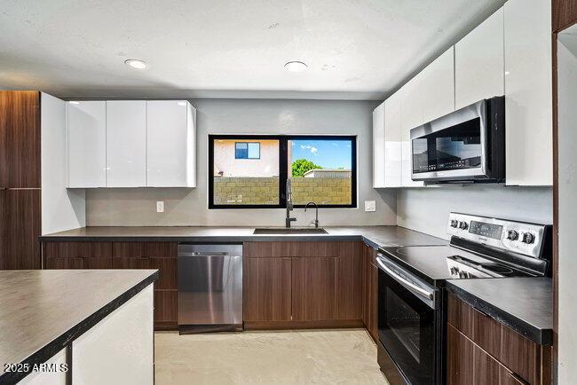 5446 E CAMBRIDGE Avenue