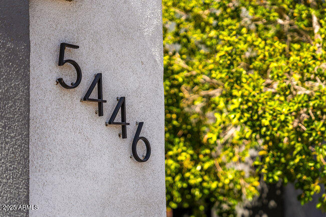 5446 E CAMBRIDGE Avenue