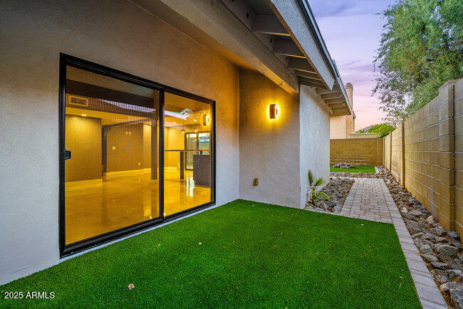 5446 E CAMBRIDGE Avenue