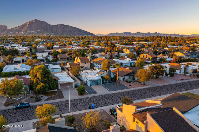 5446 E CAMBRIDGE Avenue