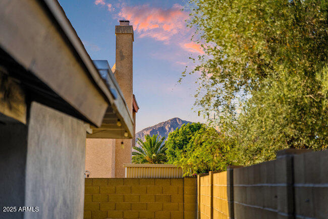 5446 E CAMBRIDGE Avenue