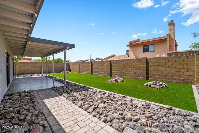 5446 E CAMBRIDGE Avenue