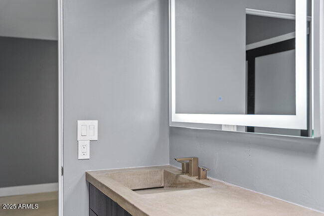 5446 E CAMBRIDGE Avenue