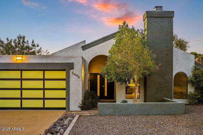 5446 E CAMBRIDGE Avenue