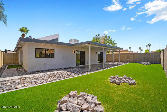 5446 E CAMBRIDGE Avenue