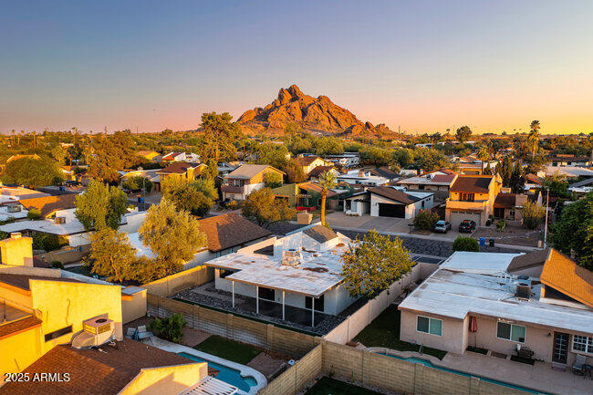 5446 E CAMBRIDGE Avenue