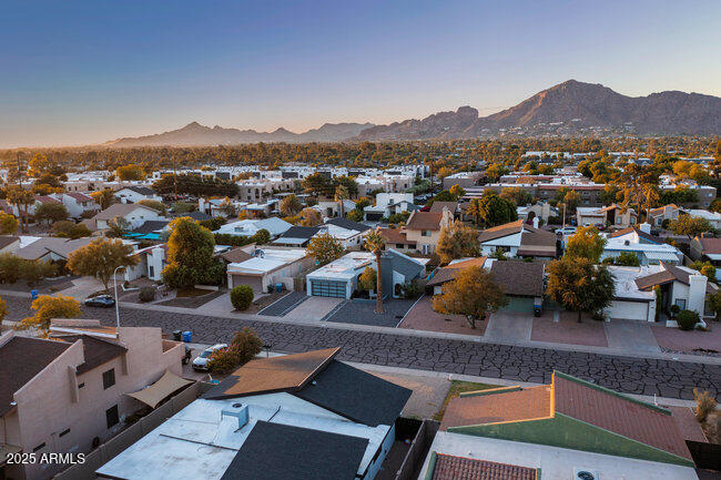 5446 E CAMBRIDGE Avenue