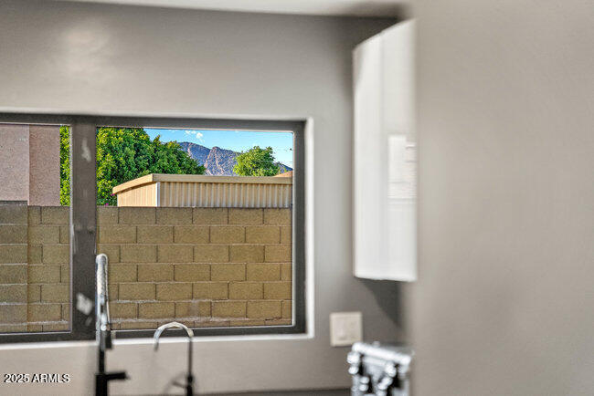 5446 E CAMBRIDGE Avenue