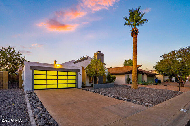 5446 E CAMBRIDGE Avenue