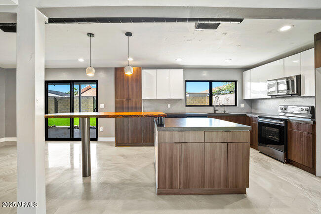 5446 E CAMBRIDGE Avenue