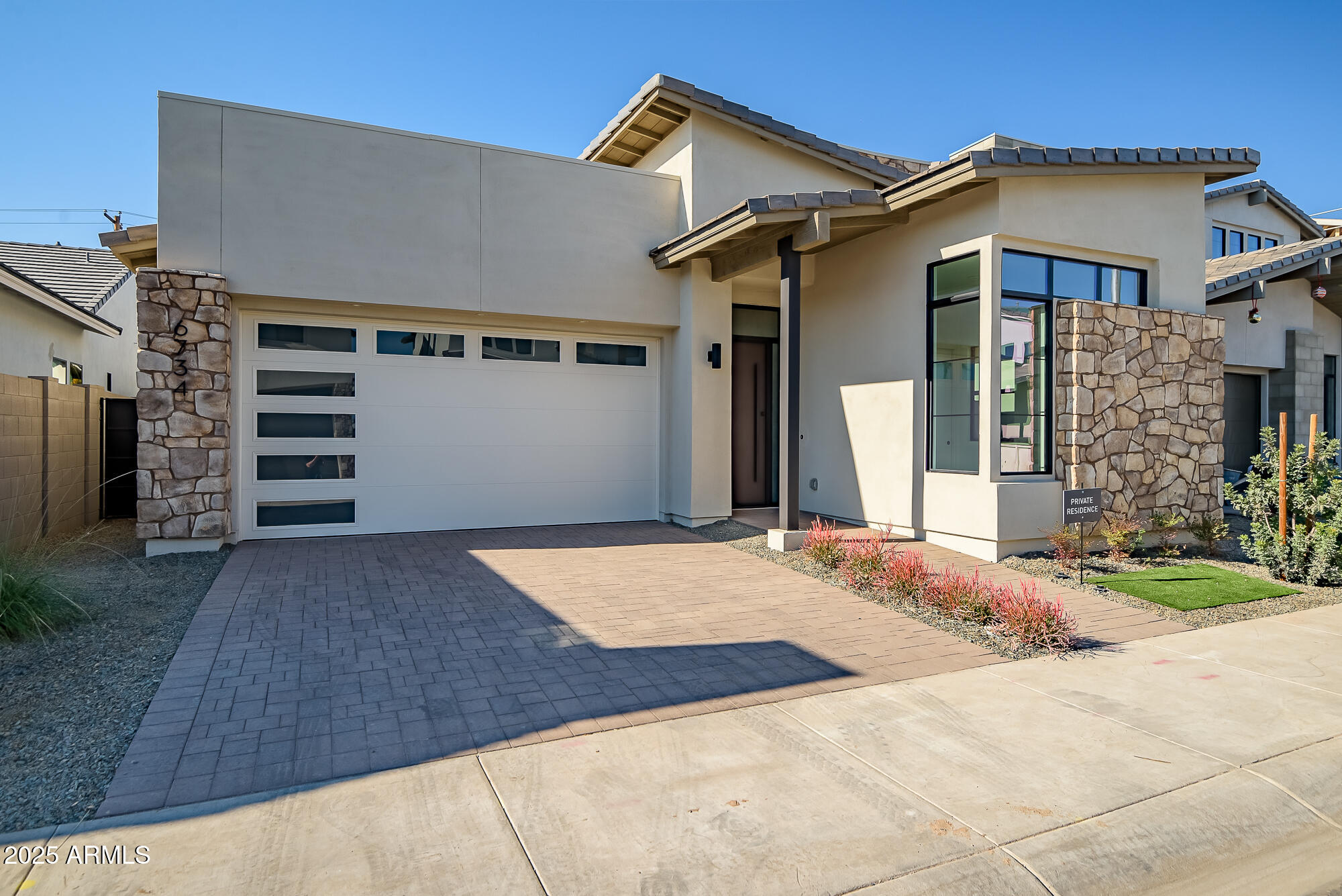 6734 N 9TH Drive