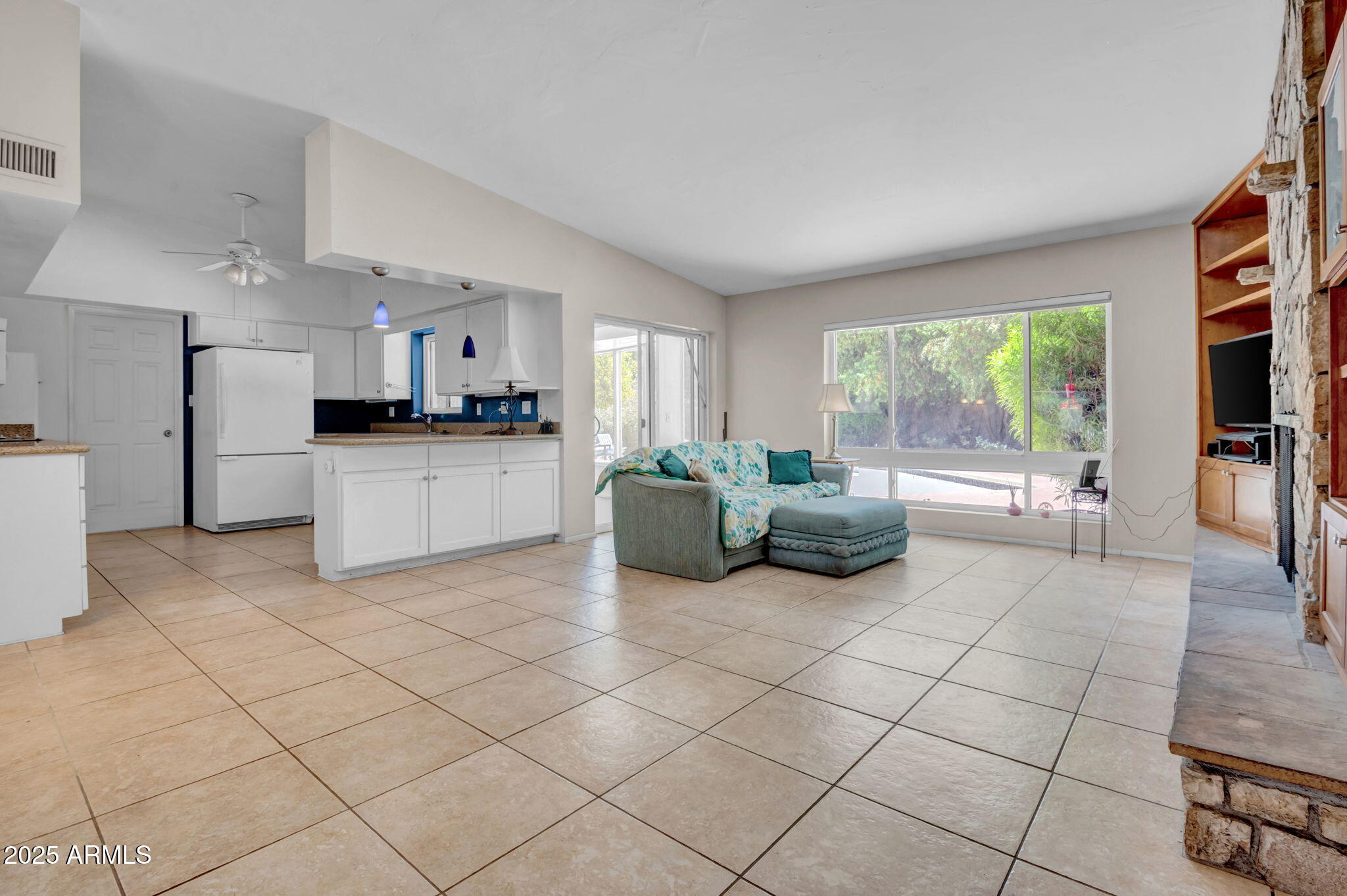201 W GARDENIA Drive