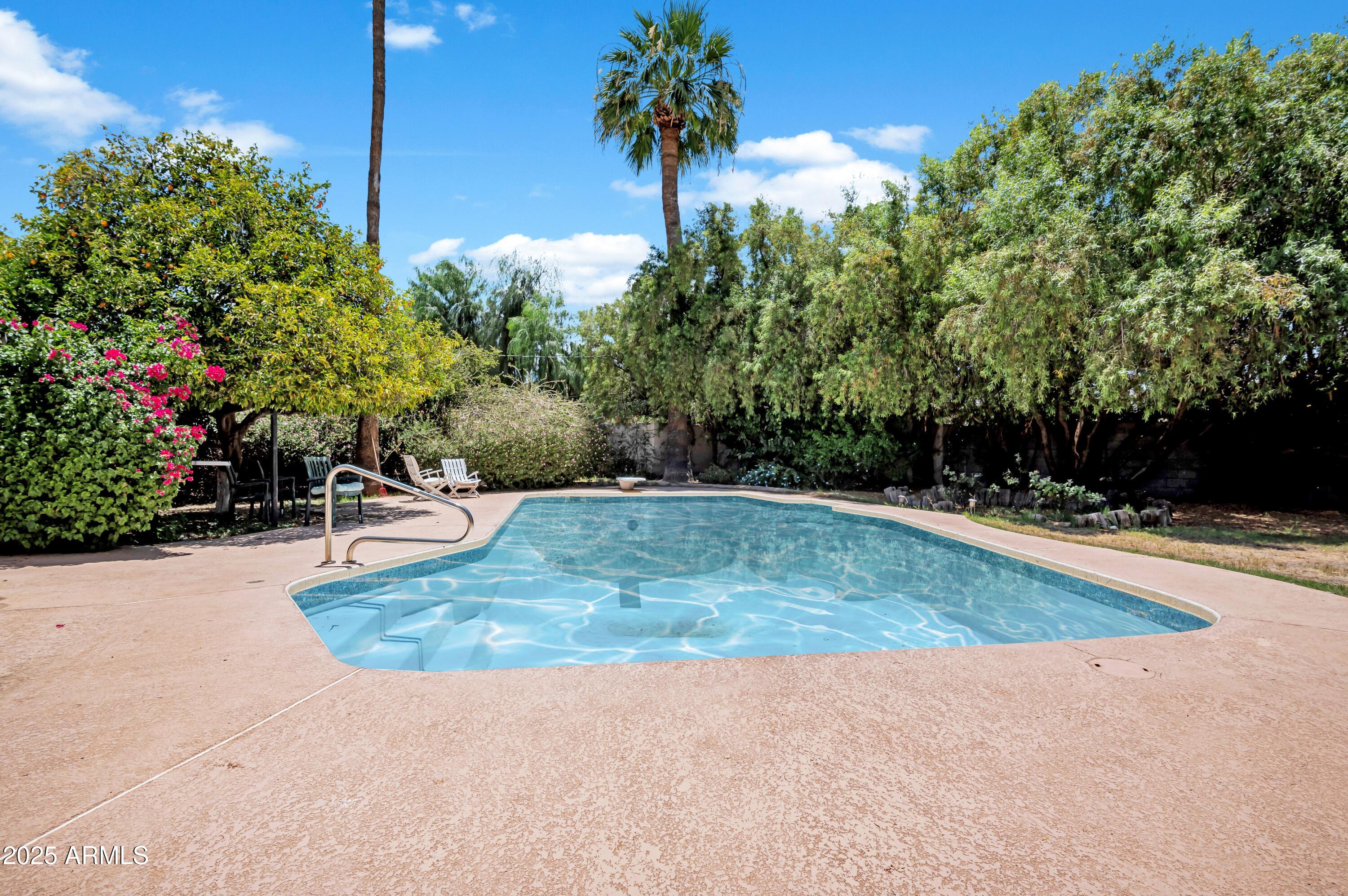 201 W GARDENIA Drive