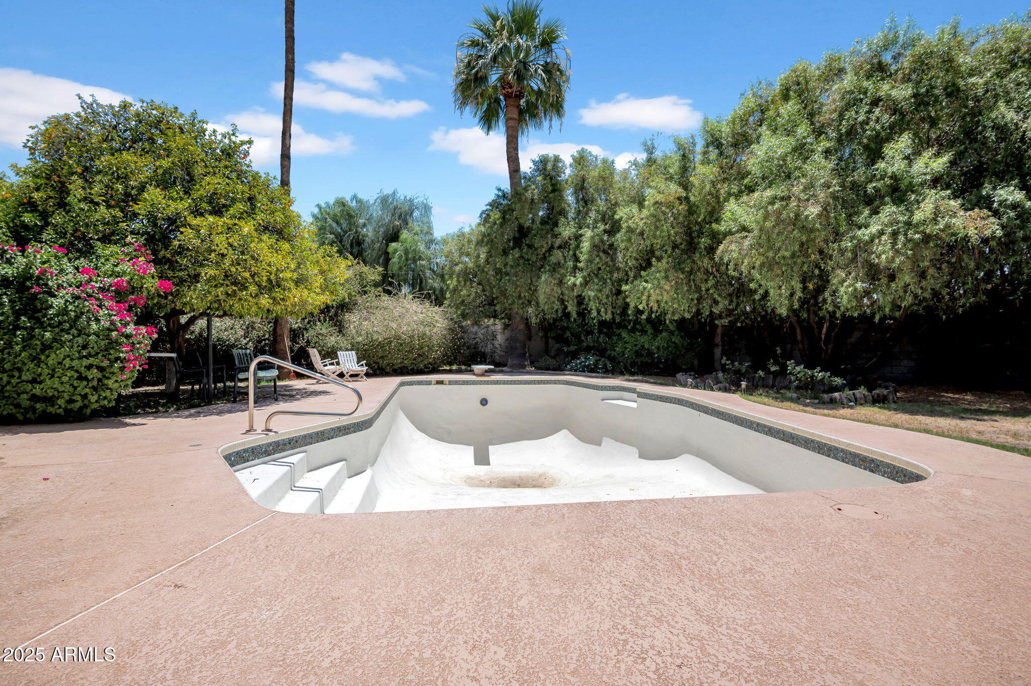 201 W GARDENIA Drive