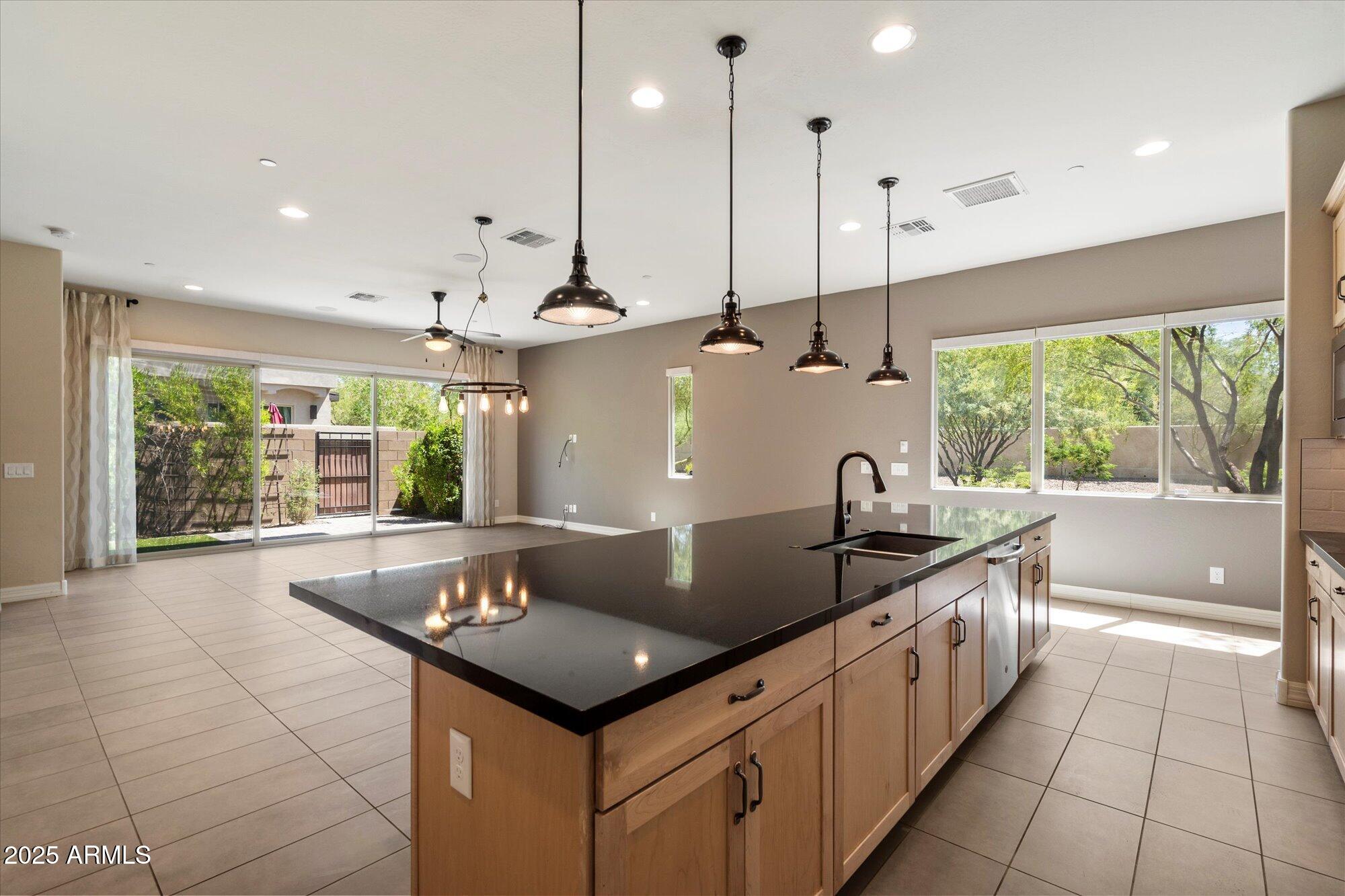 7508 E VIA DE LUNA Drive