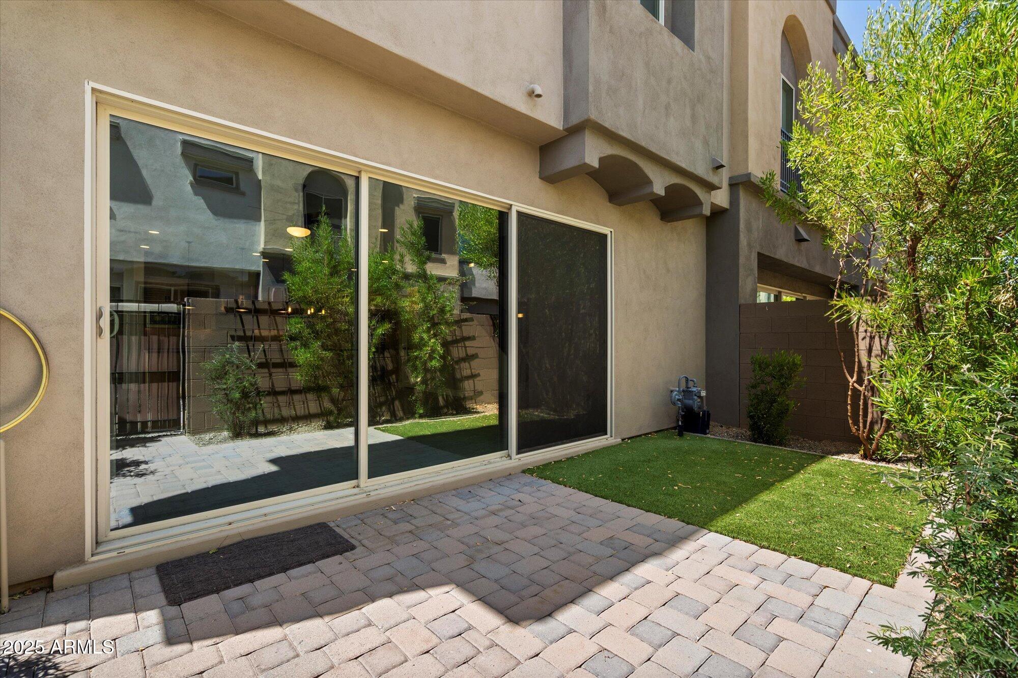 7508 E VIA DE LUNA Drive