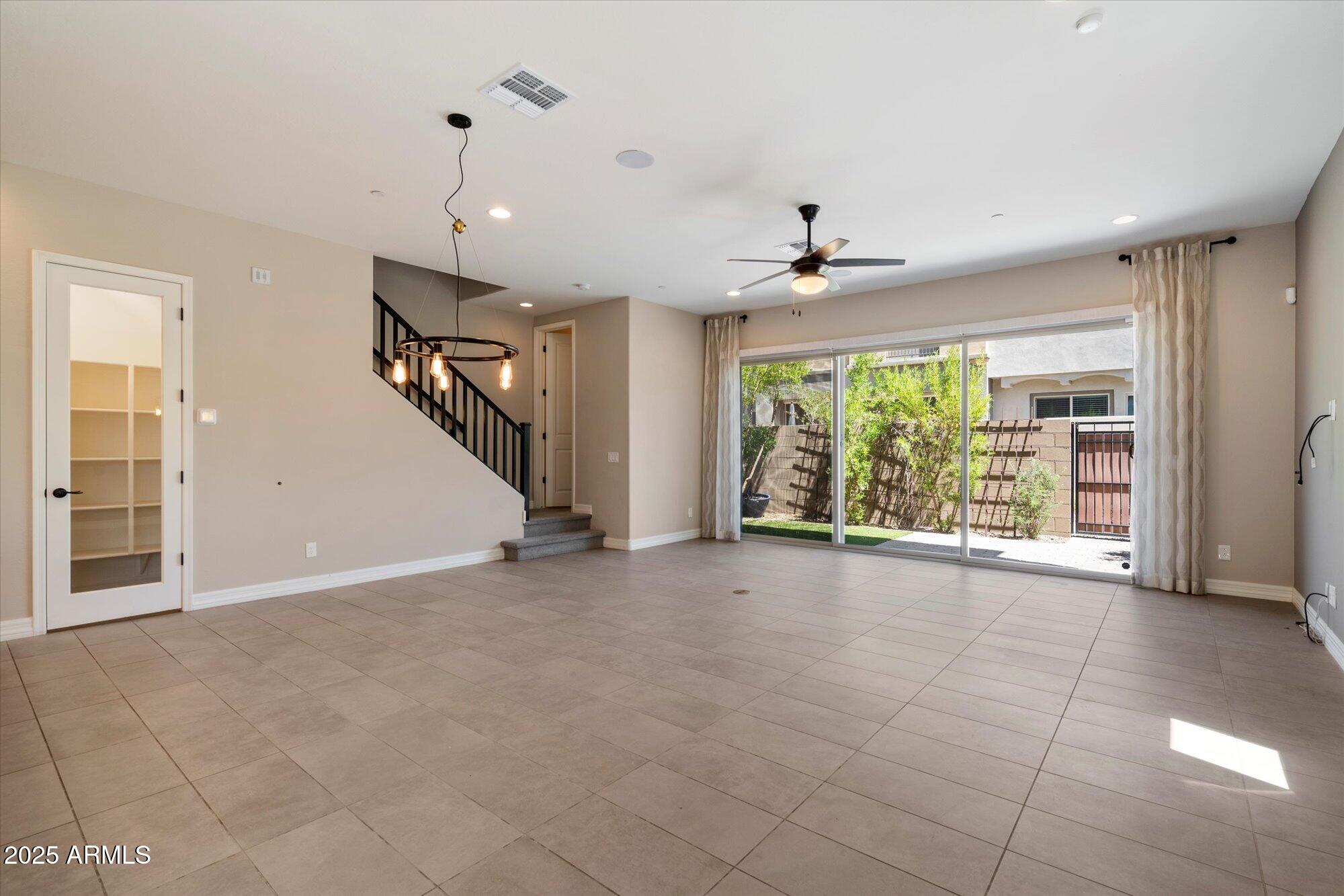 7508 E VIA DE LUNA Drive