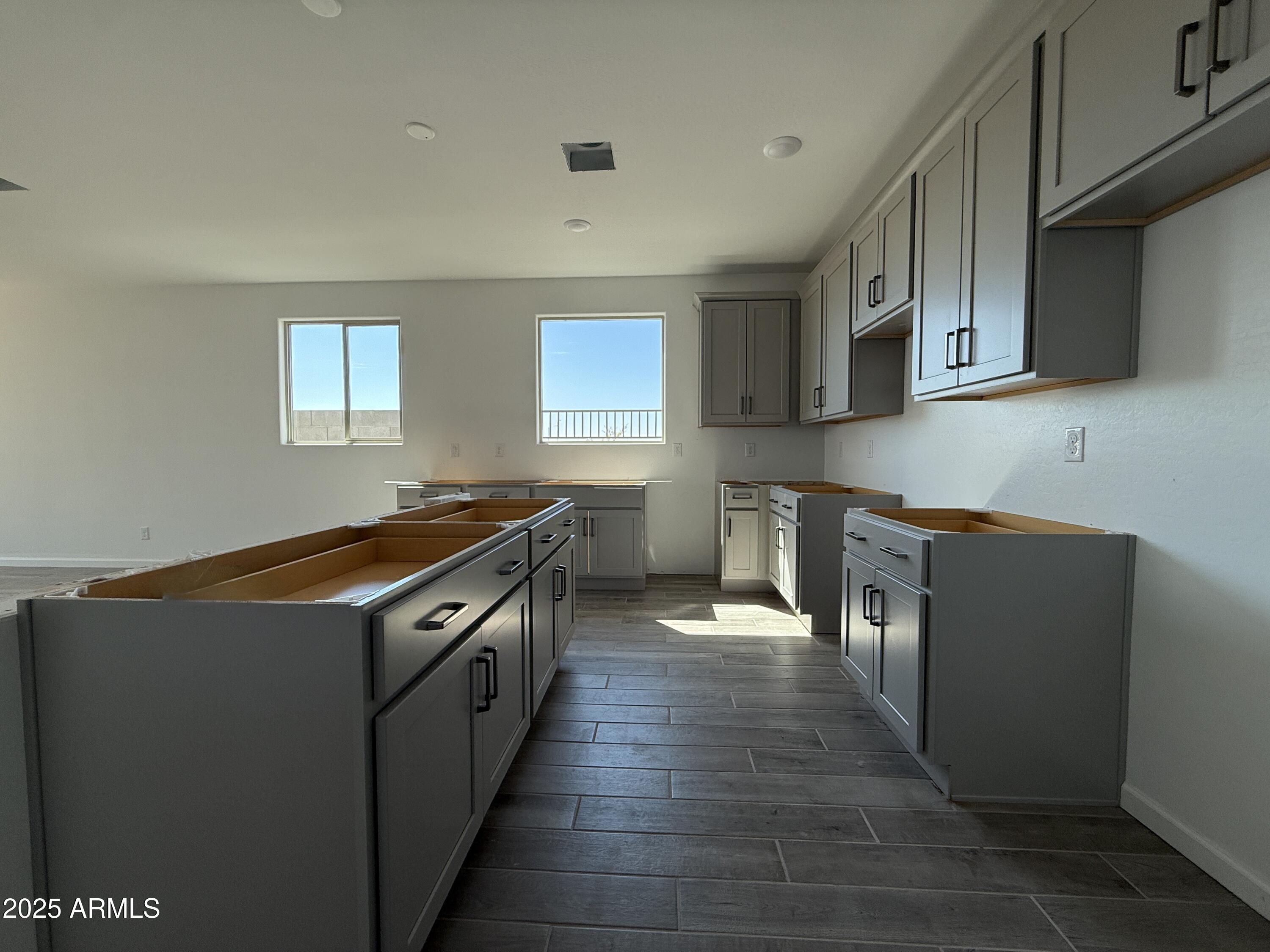 9627 W TAMARISK Avenue