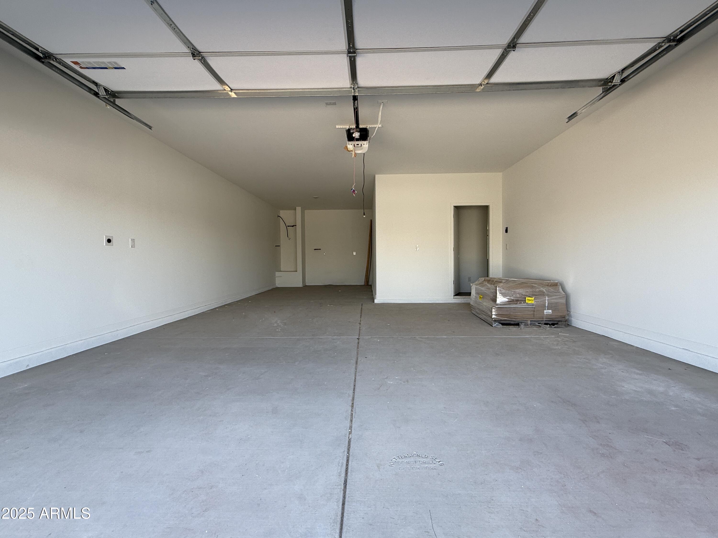 9627 W TAMARISK Avenue