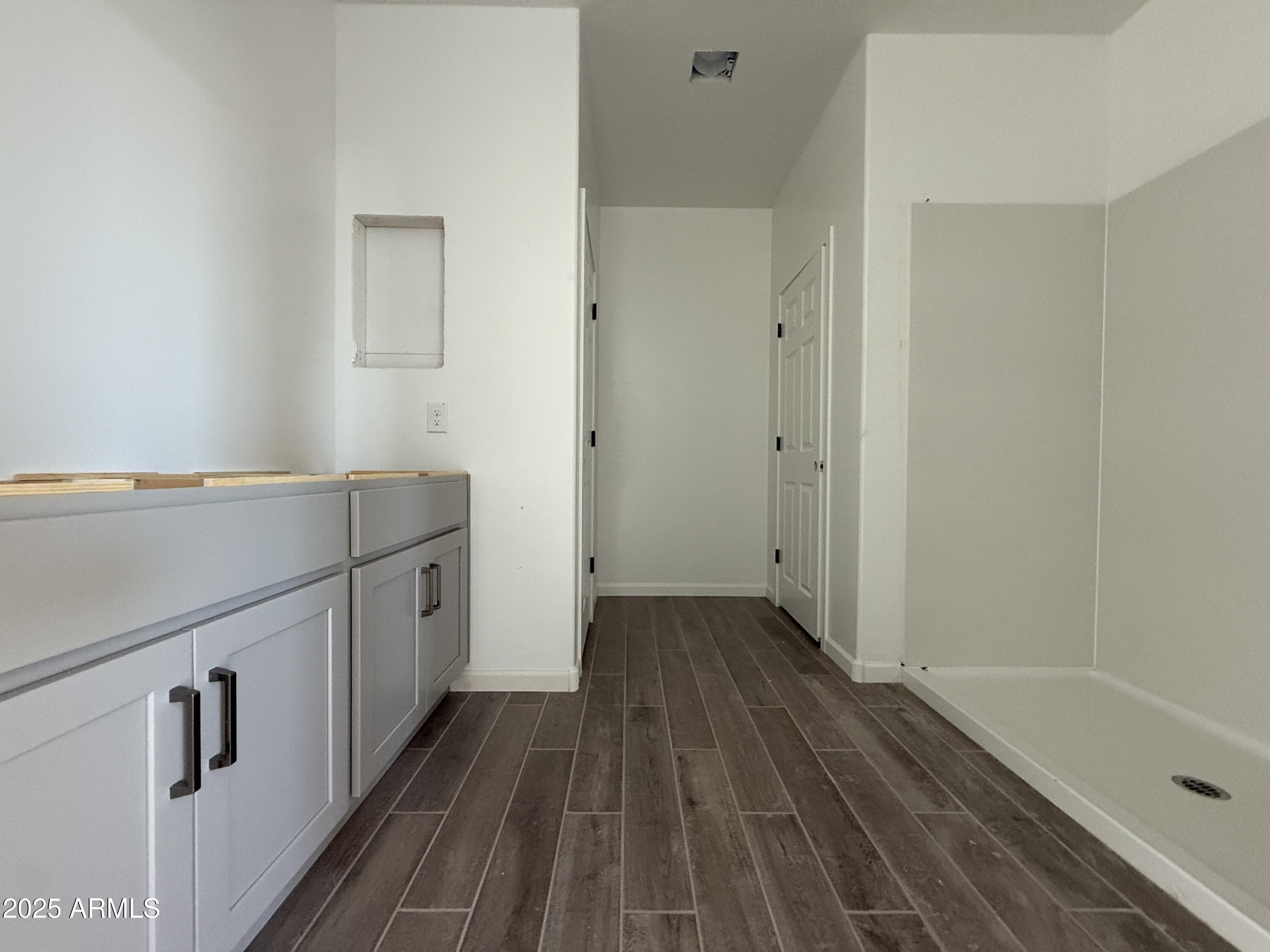 9627 W TAMARISK Avenue