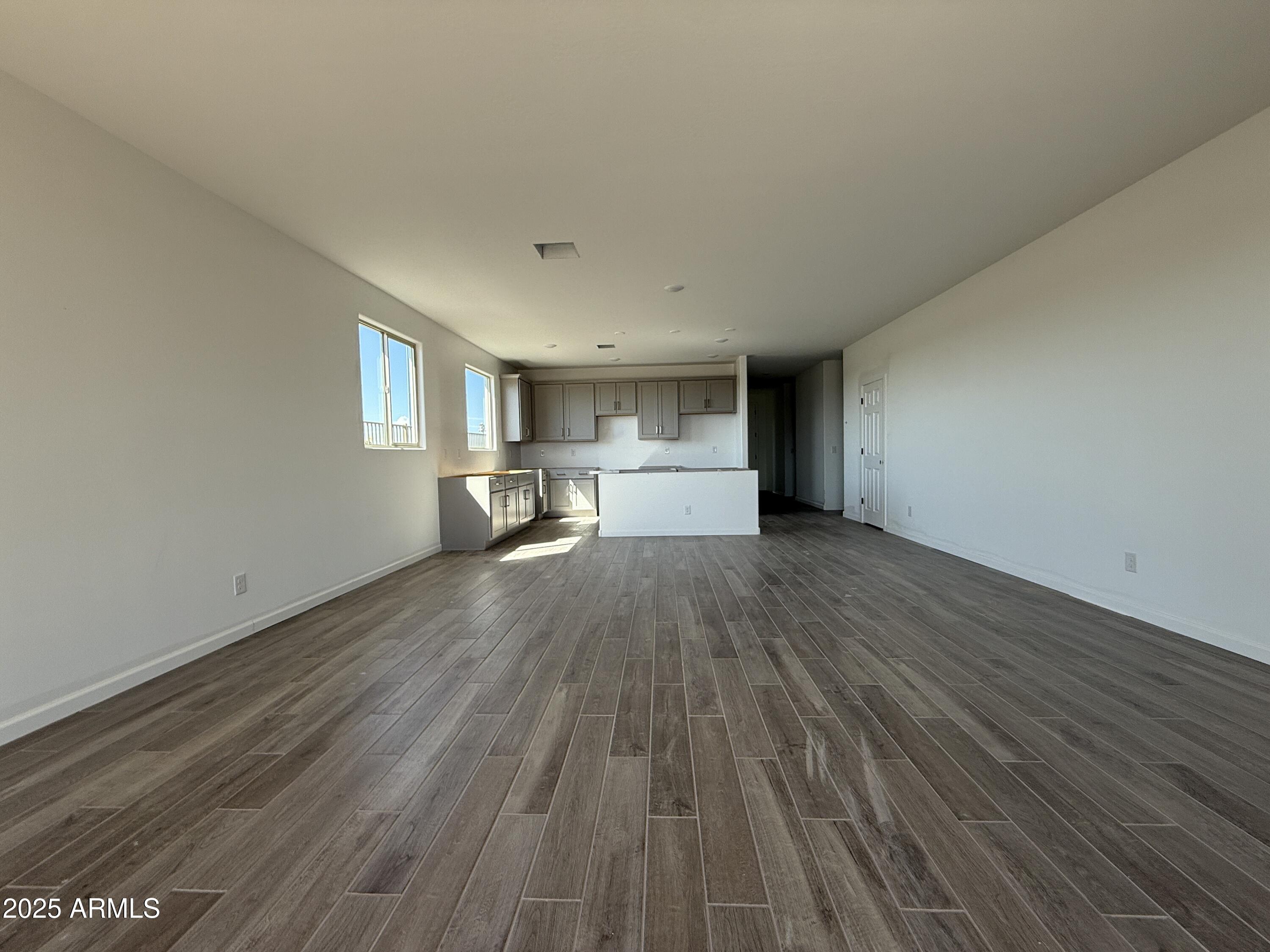 9627 W TAMARISK Avenue