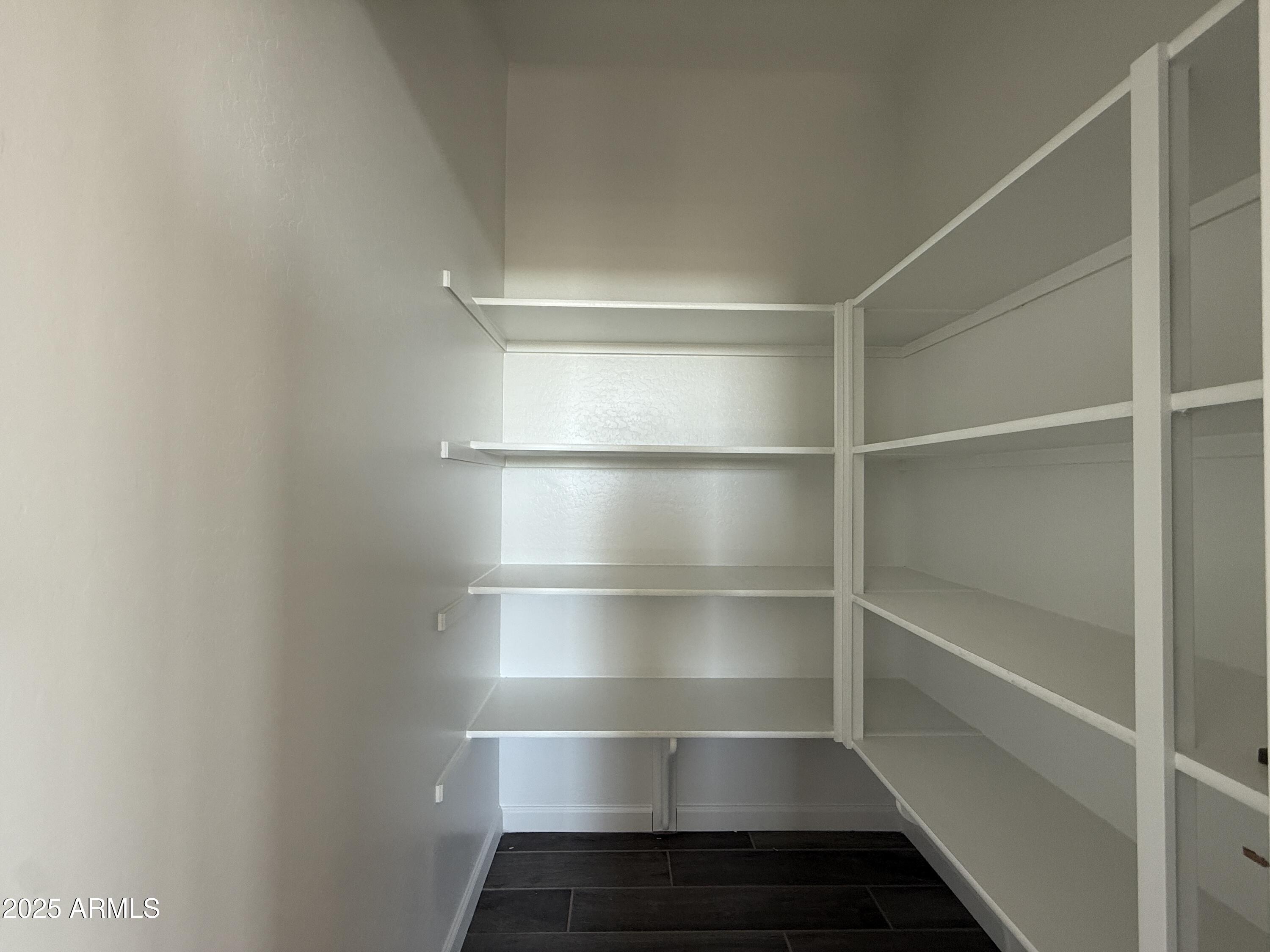 9627 W TAMARISK Avenue