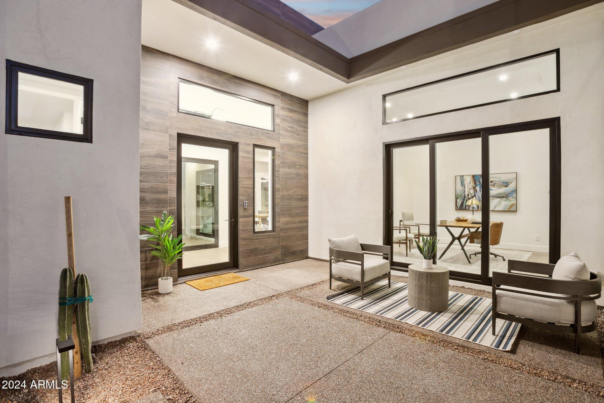 1819 E MYRTLE Avenue