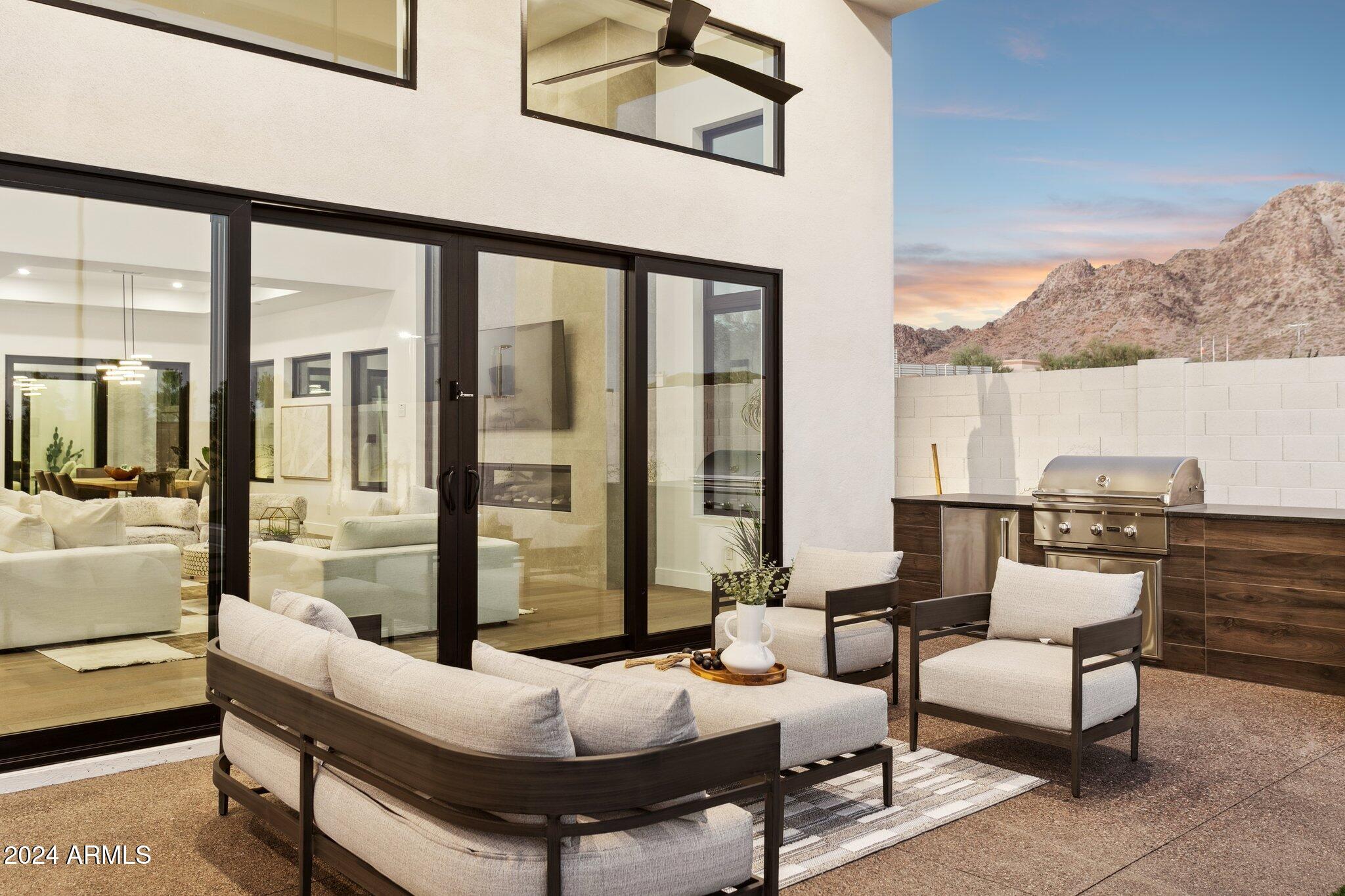 1819 E MYRTLE Avenue