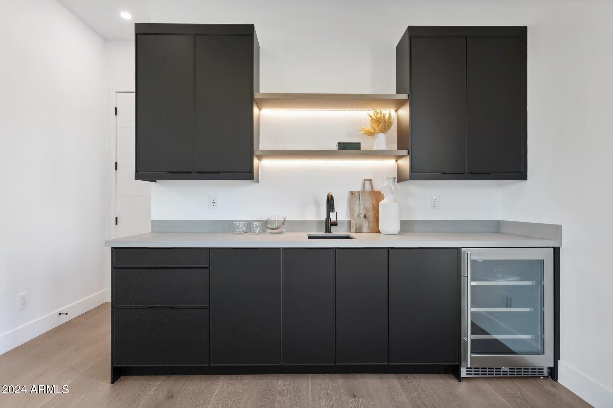 1819 E MYRTLE Avenue