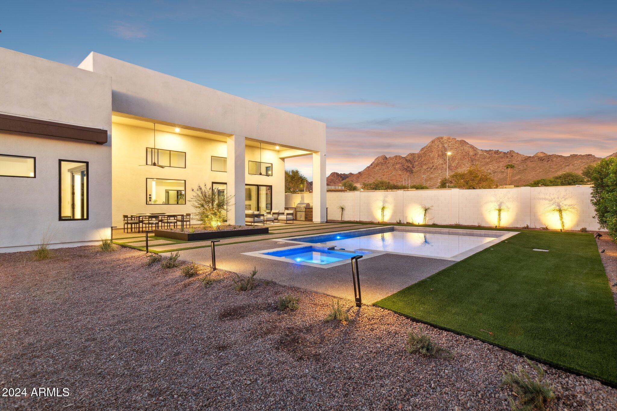 1819 E MYRTLE Avenue