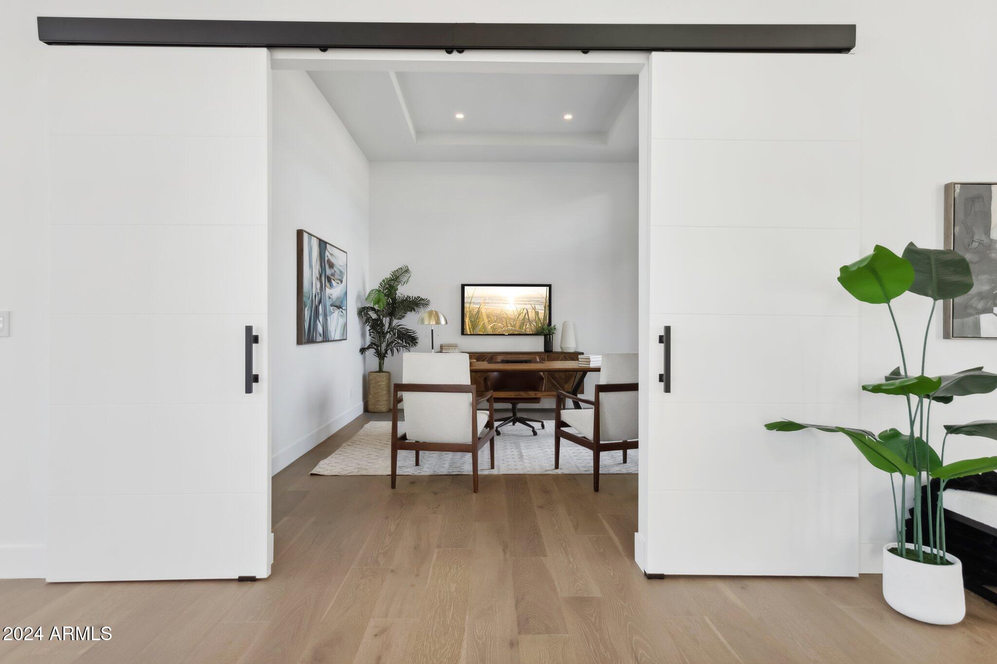 1819 E MYRTLE Avenue