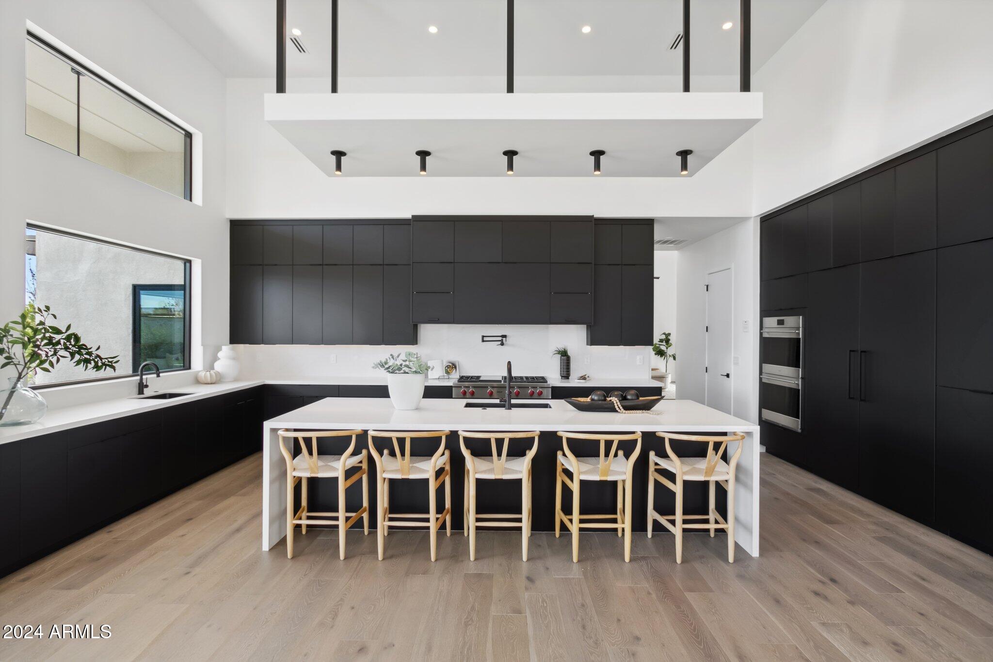 1819 E MYRTLE Avenue