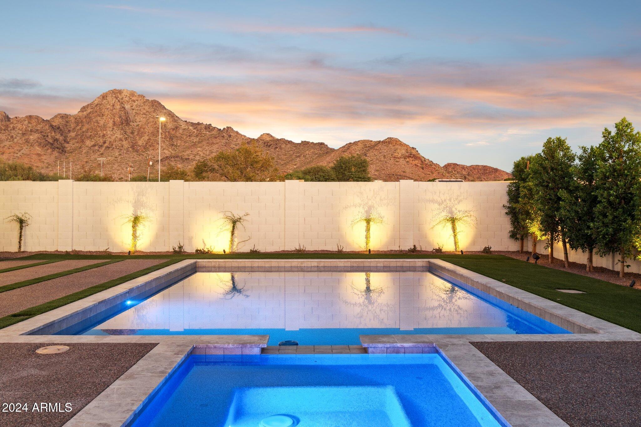 1819 E MYRTLE Avenue