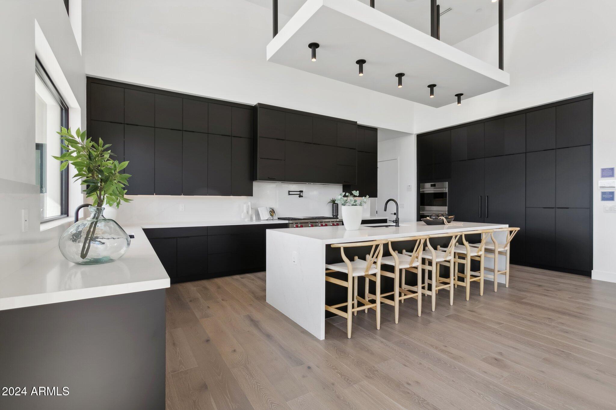 1819 E MYRTLE Avenue