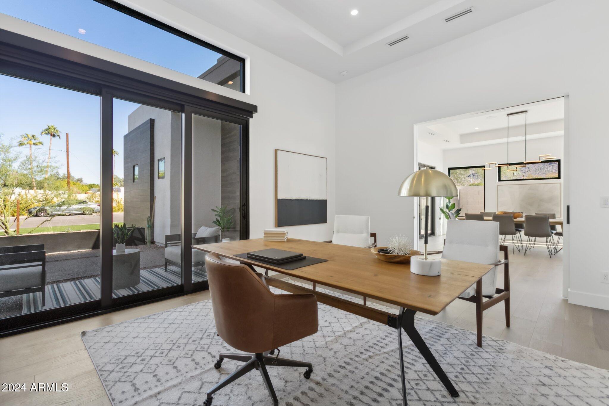 1819 E MYRTLE Avenue