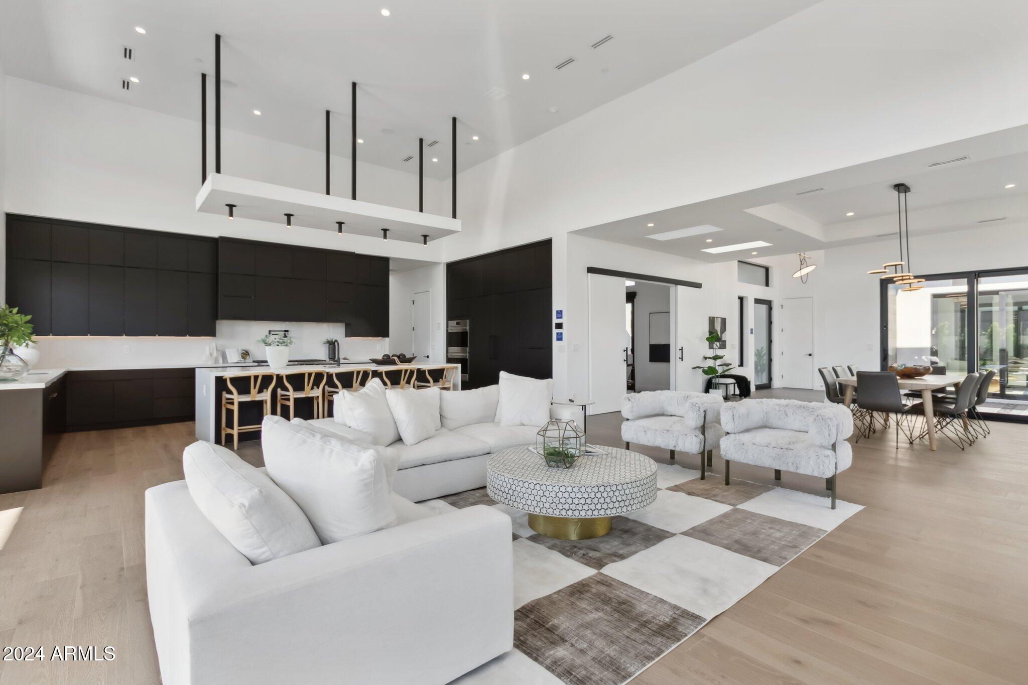 1819 E MYRTLE Avenue