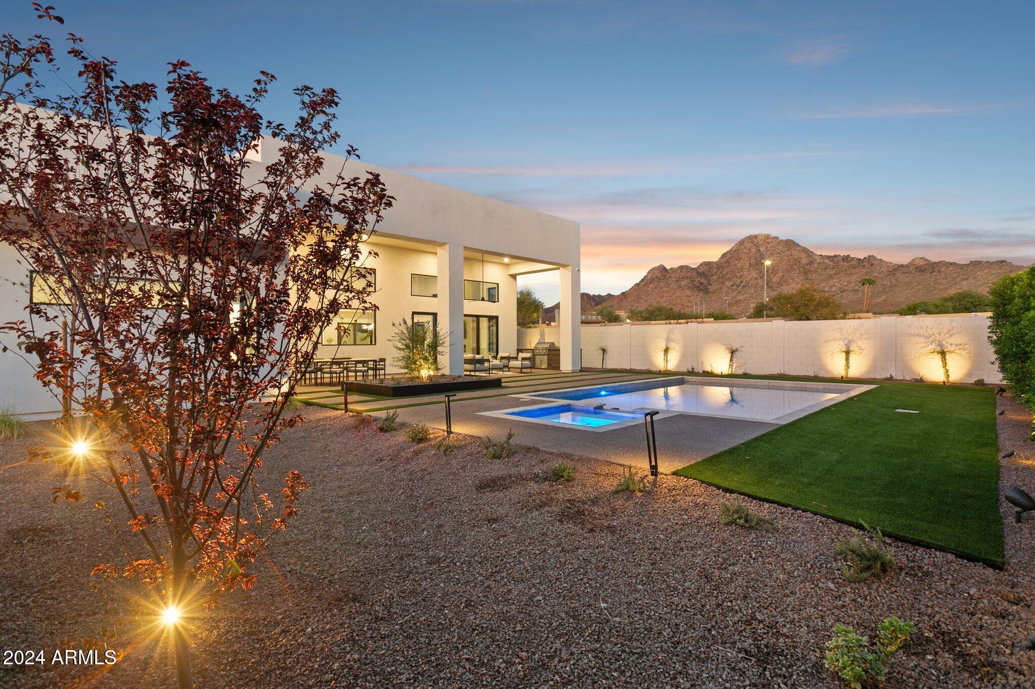 1819 E MYRTLE Avenue