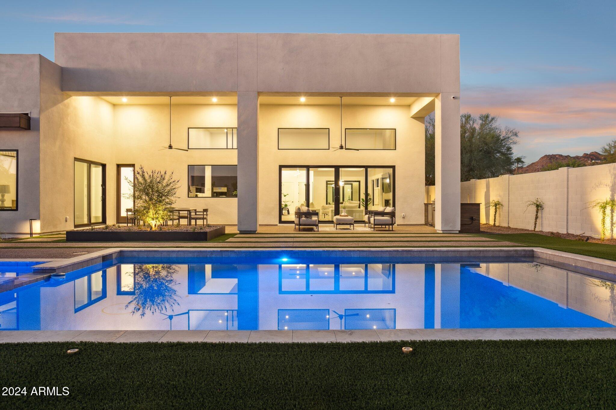 1819 E MYRTLE Avenue