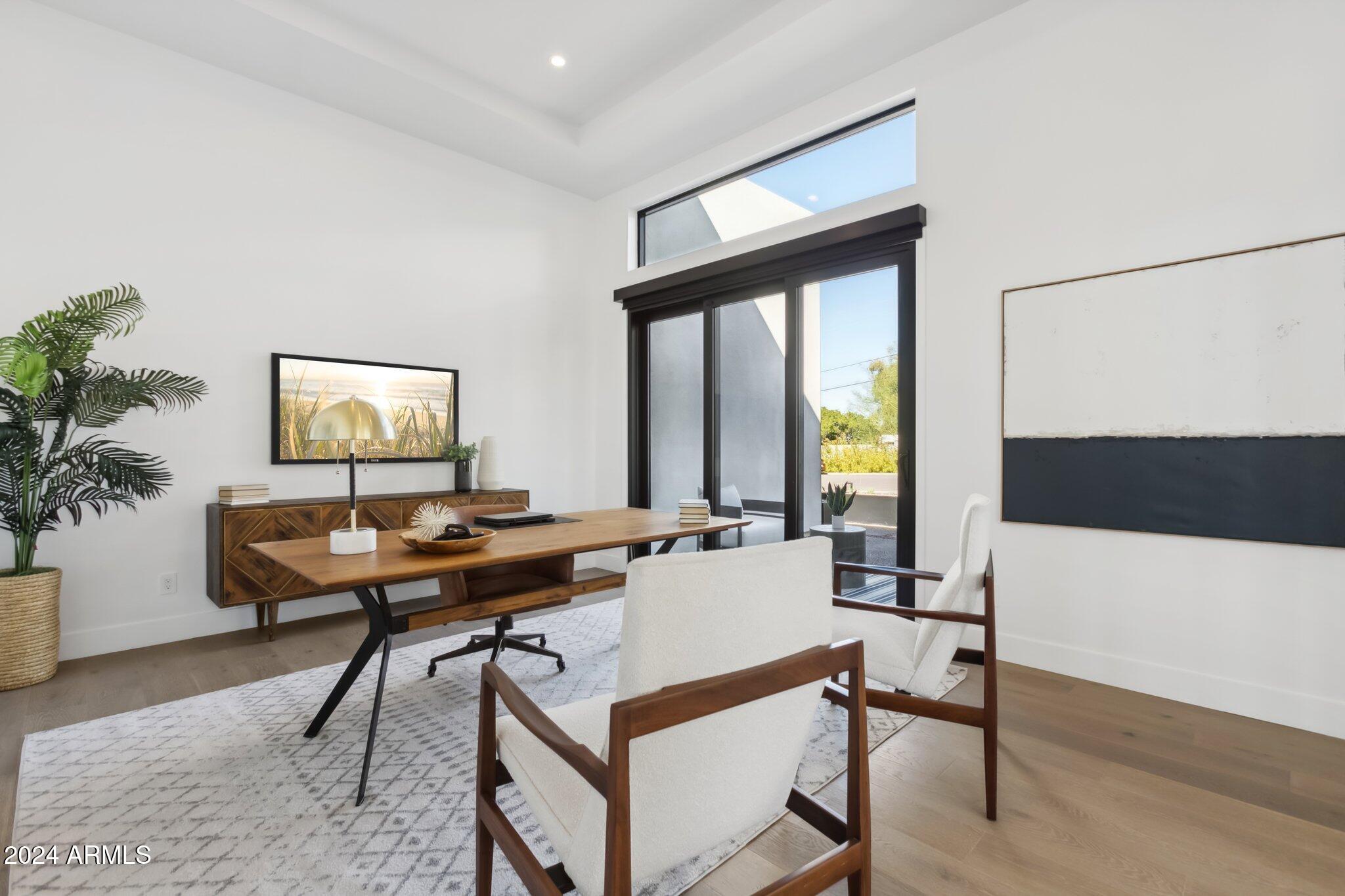 1819 E MYRTLE Avenue