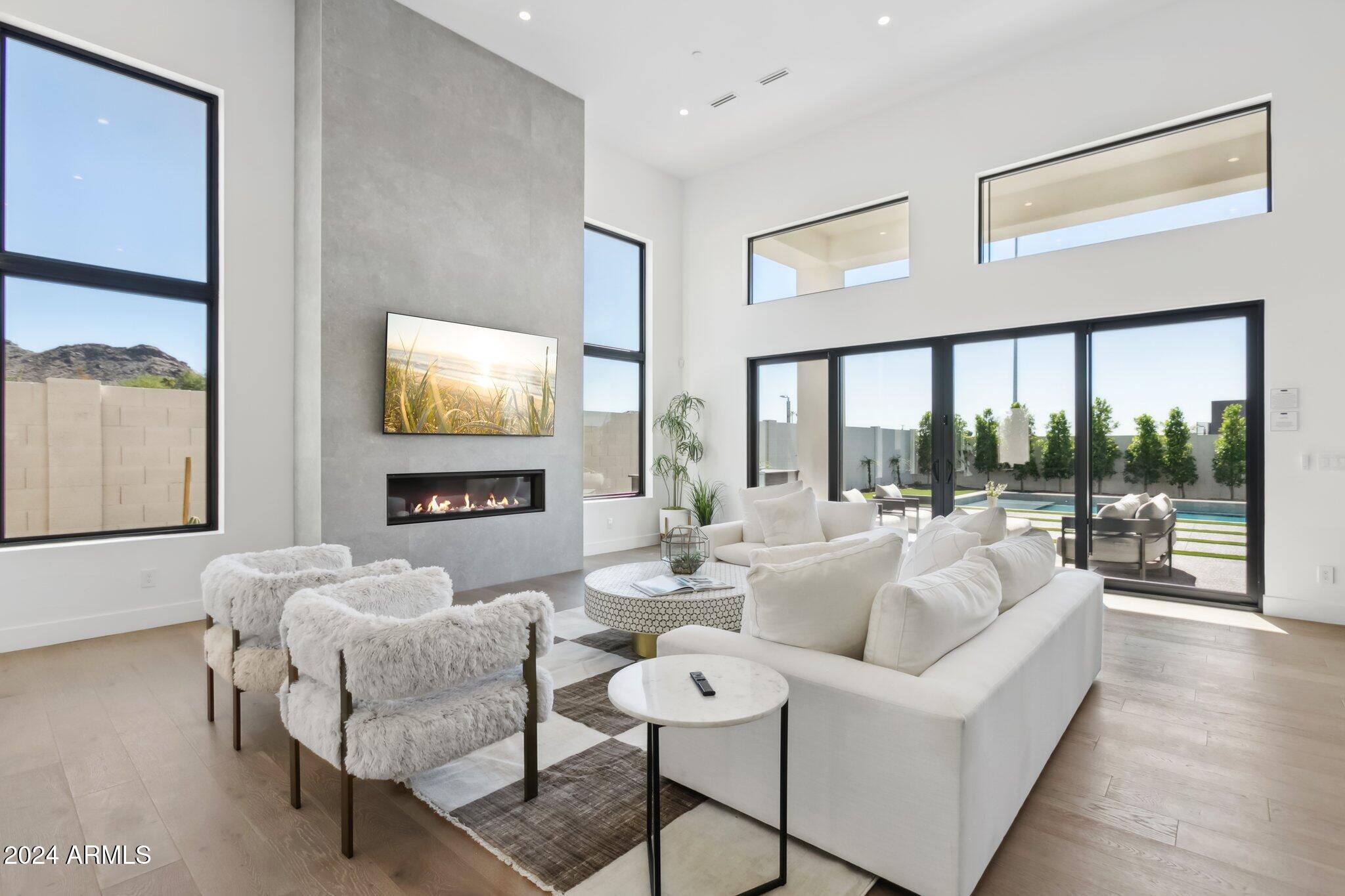 1819 E MYRTLE Avenue